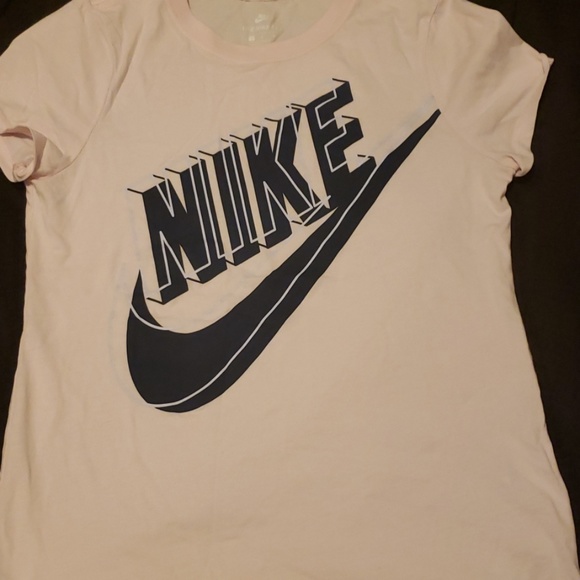 Nike tee - Picture 1 of 3
